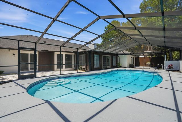 2540 LAURELWOOD LANE, Valrico, FL 33596