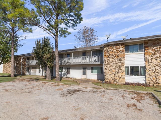 102 Harbor Drive 204, Runaway Bay, TX 76426