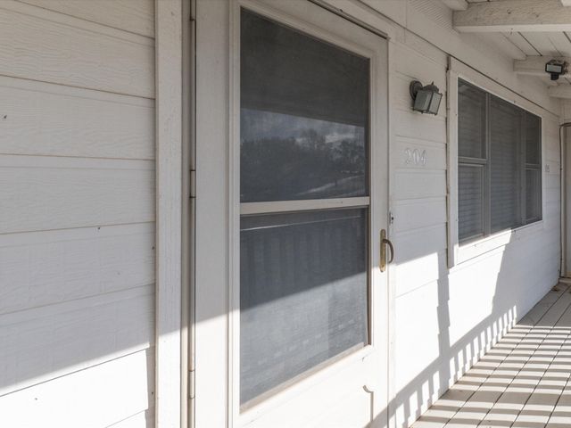 102 Harbor Drive 204, Runaway Bay, TX 76426