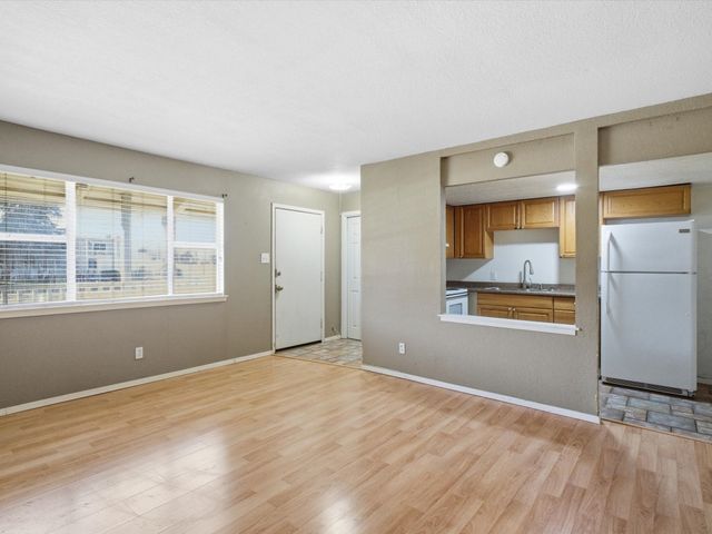 102 Harbor Drive 204, Runaway Bay, TX 76426