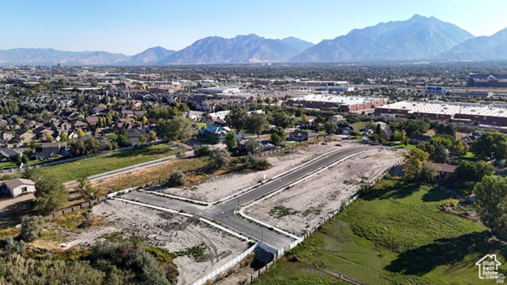 Image 4 of property listing at 481 W HAVEN HILL WAY # 9, South Jordan, UT 84095