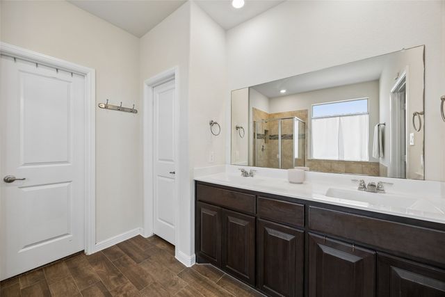523 Harbor Drive, Azle, TX 76020