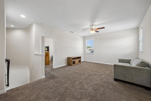 523 Harbor Drive, Azle, TX 76020