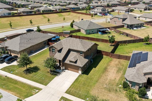 523 Harbor Drive, Azle, TX 76020