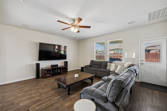 523 Harbor Drive, Azle, TX 76020