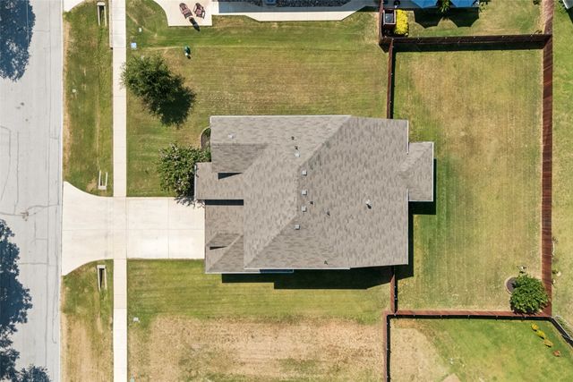 523 Harbor Drive, Azle, TX 76020