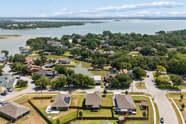 523 Harbor Drive, Azle, TX 76020