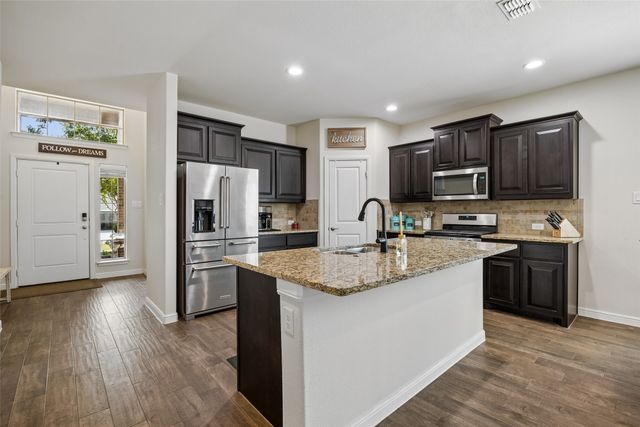 523 Harbor Drive, Azle, TX 76020