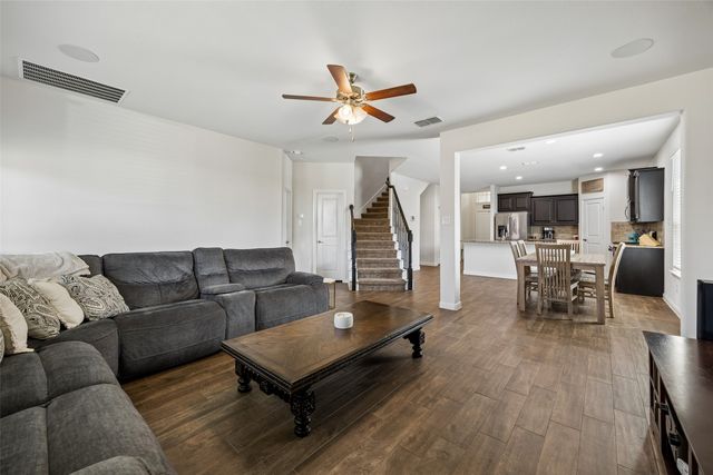 523 Harbor Drive, Azle, TX 76020