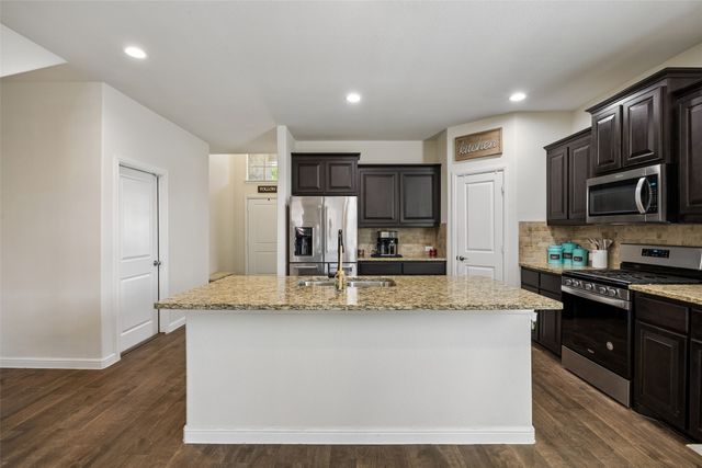 523 Harbor Drive, Azle, TX 76020