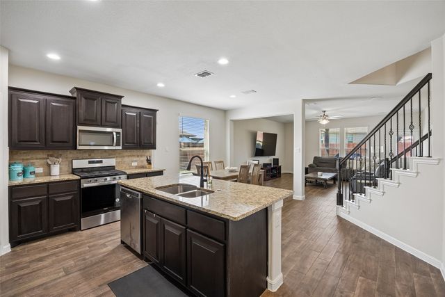 523 Harbor Drive, Azle, TX 76020