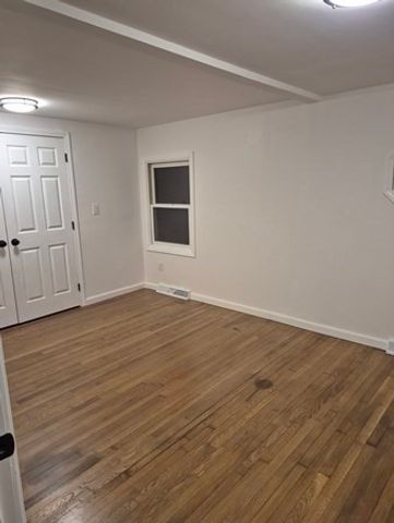 5 Lake View Ave, Peabody, MA 01960