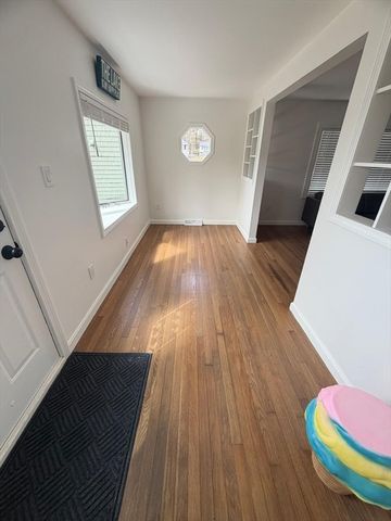 5 Lake View Ave, Peabody, MA 01960