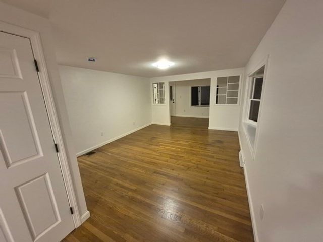 5 Lake View Ave, Peabody, MA 01960