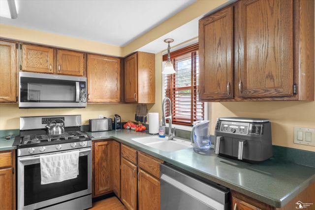 24677 Waltz Road, New Boston, MI 48164