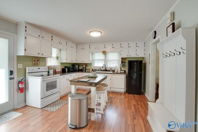 3105 Willow Beach Road, Guntersville, AL 35976