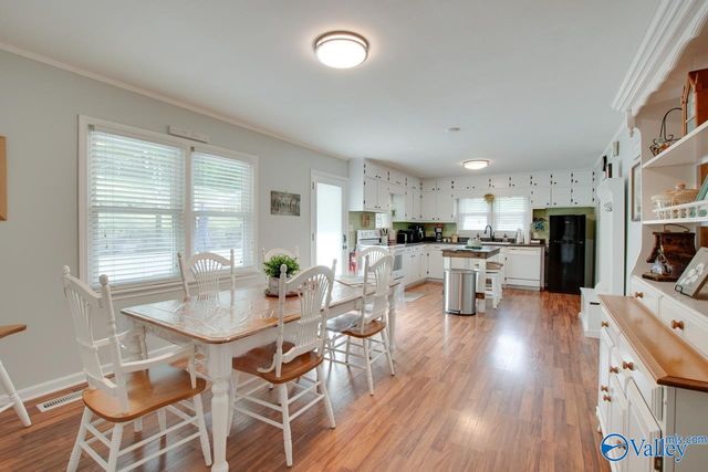 3105 Willow Beach Road, Guntersville, AL 35976