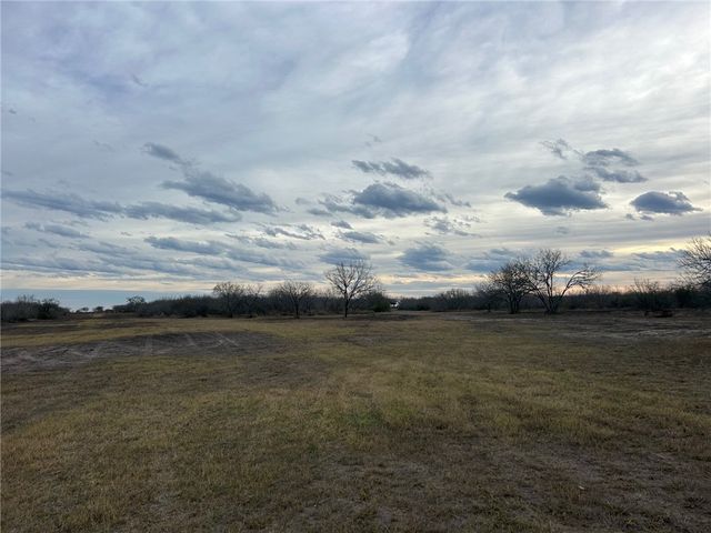 318 County Road 3032, Orange Grove, TX 78372