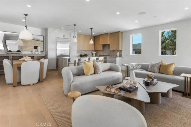 611 Marguerite B, Corona Del Mar, CA 92625