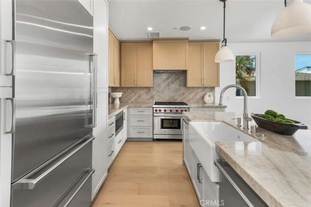 611 Marguerite B, Corona Del Mar, CA 92625