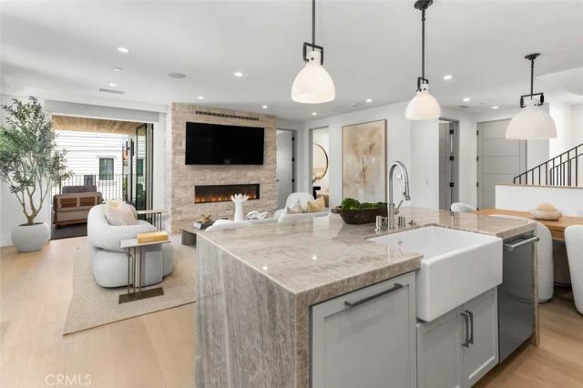 611 Marguerite B, Corona Del Mar, CA 92625