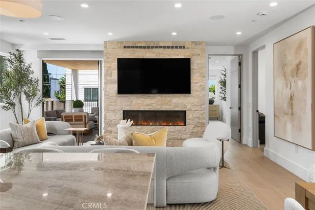 611 Marguerite B, Corona Del Mar, CA 92625