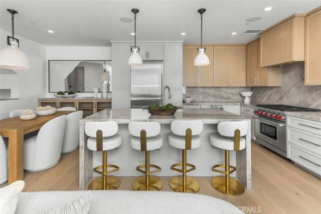 611 Marguerite B, Corona Del Mar, CA 92625