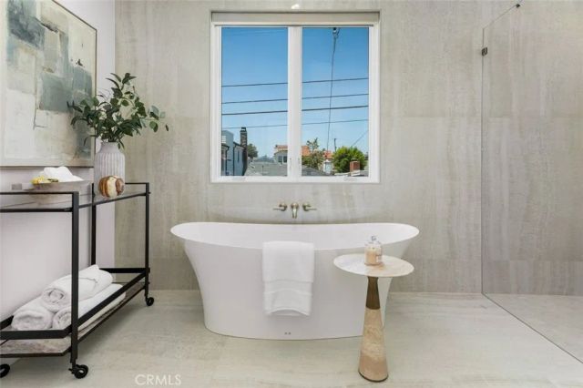 611 Marguerite B, Corona Del Mar, CA 92625
