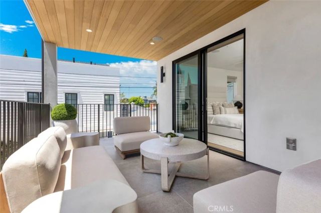 611 Marguerite B, Corona Del Mar, CA 92625