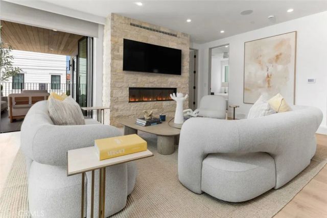 611 Marguerite B, Corona Del Mar, CA 92625