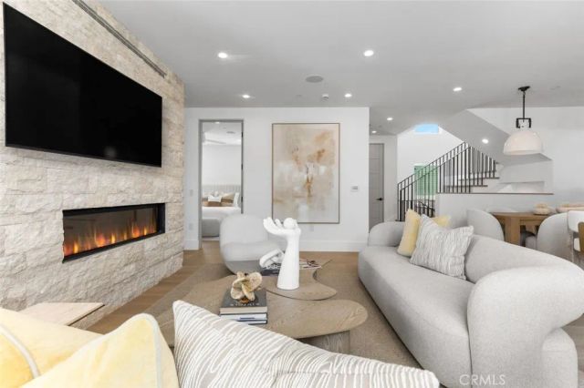 611 Marguerite B, Corona Del Mar, CA 92625
