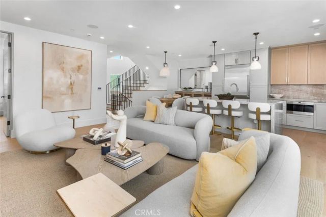 611 Marguerite B, Corona Del Mar, CA 92625