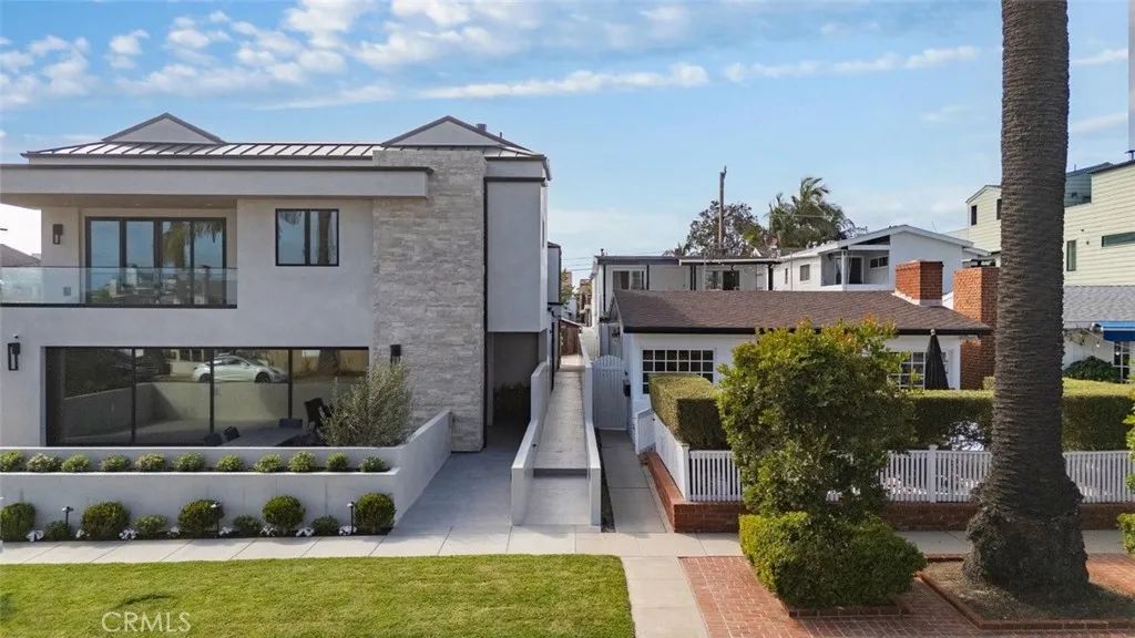 611 Marguerite B, Corona Del Mar, CA 92625