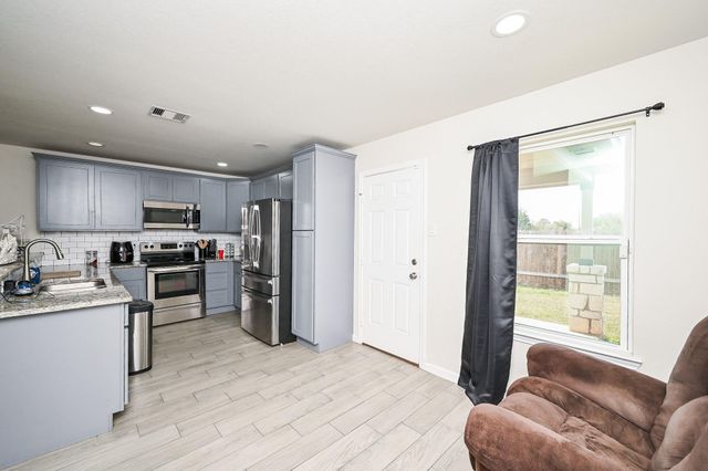 1739 Cemetery Road, Hempstead, TX 77445