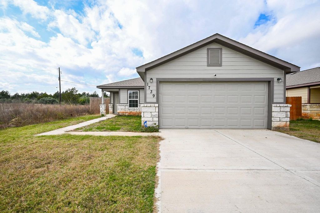 1739 Cemetery Road, Hempstead, TX 77445