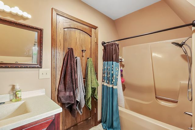 1193 N Saddlebrook Court, Monticello, IN 47960
