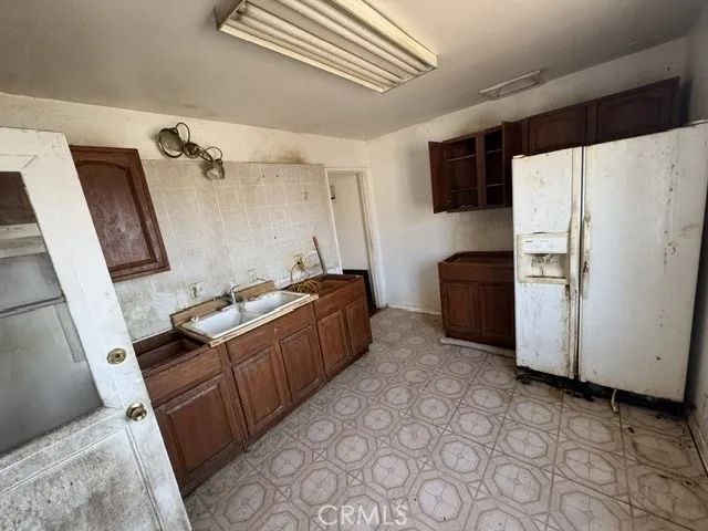 16519 La Salle, Gardena, CA 90247