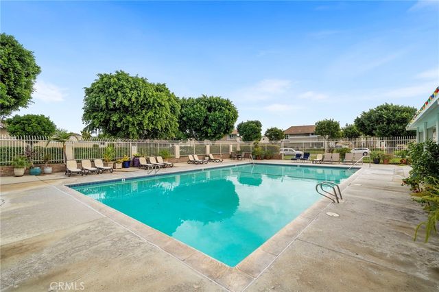 77 Golden Glen Street 4, Irvine, CA 92604