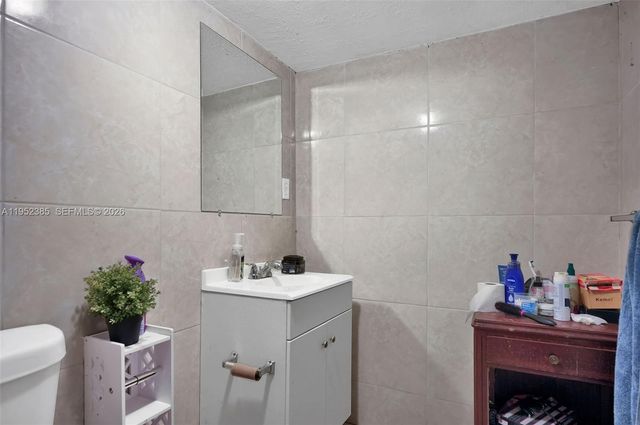 2105 NW 1st Street, Miami, FL 33125