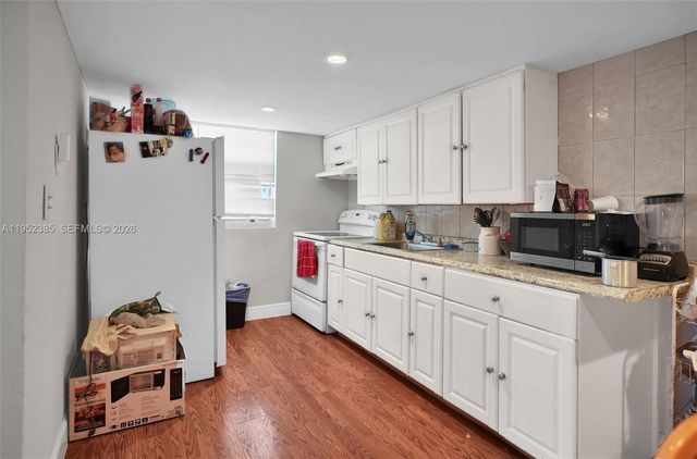 2105 NW 1st Street, Miami, FL 33125