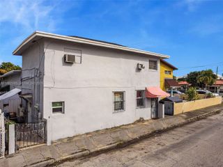 2105 NW 1st Street, Miami, FL 33125