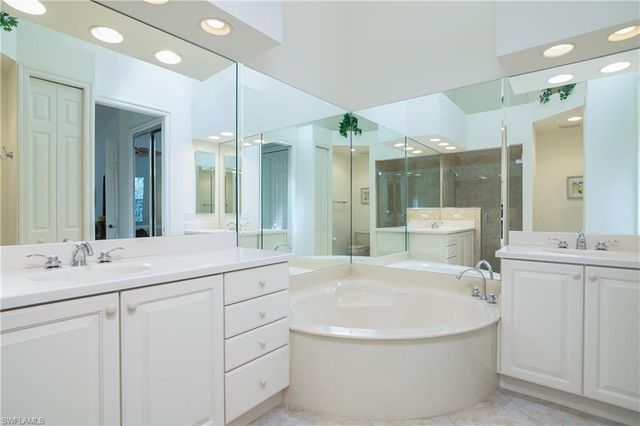 7845 Hawthorne DR 903, Naples, FL 34113