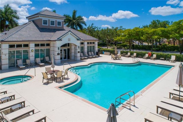 7845 Hawthorne DR 903, Naples, FL 34113