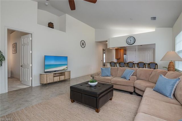 7845 Hawthorne DR 903, Naples, FL 34113