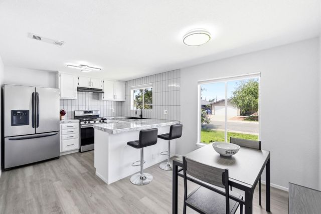 7370 Bruno Way, Sacramento, CA 95828