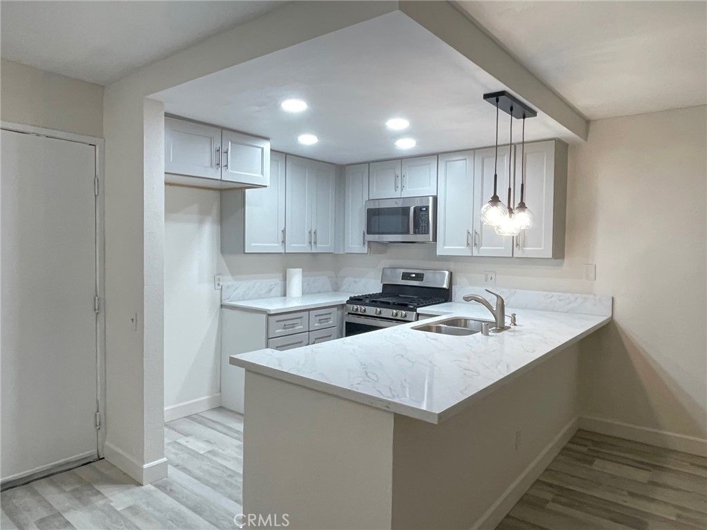 6825 Alabama Avenue 317, Canoga Park, CA 91303 — exterior