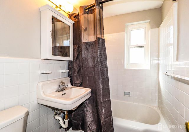 189 Newman Street, Metuchen, NJ 08840