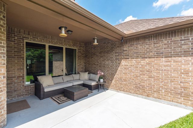 111 Pheasant Run Drive, Conroe, TX 77384