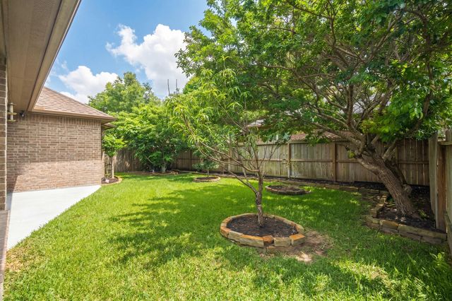 111 Pheasant Run Drive, Conroe, TX 77384