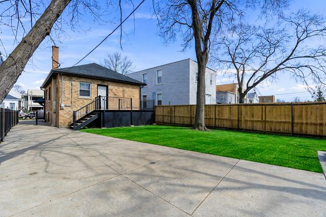 4833 W Potomac Avenue, Chicago, IL 60651